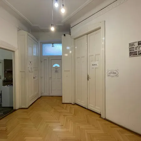 White Pearl Near Gozsdu Homestay Budapest
